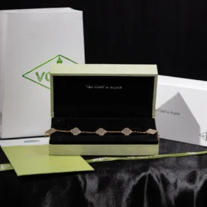 PULSERA VAN CLEFF CON BAÑO DE ORO DE 18K